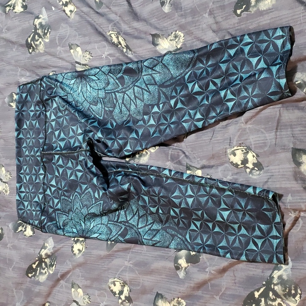 3/$65 Inner Fire yoga capri - Picture 2 of 5